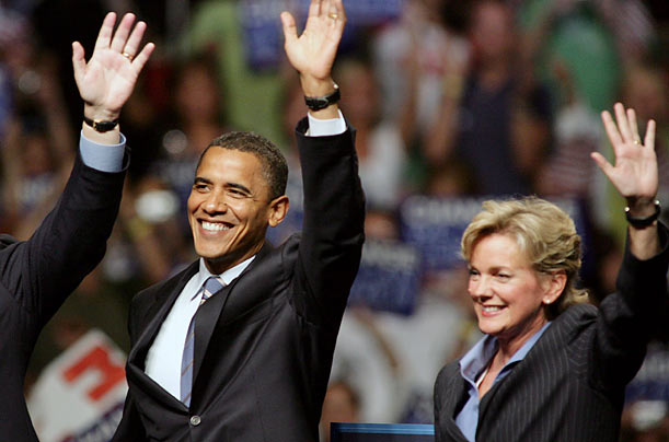 Well-Connected
Admired by her fellow Democrats, Granholm was chosen to be a member of Barack Obama's Transition Economic Advisory Board.