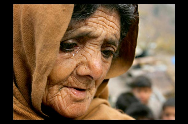 An earthquake survivor cries in the village of Chlanna in Neelum Valley, near Muzaffarabad, in Kashmir, Pakistan