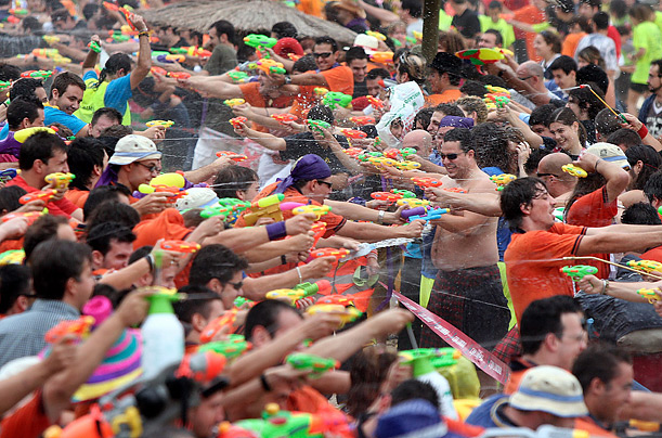 Guinness Book of World records water gun fight