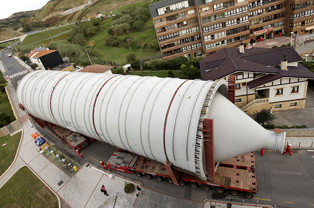 Wide Load
One of the two gigantic chambers that will be installed at a coke plant in Muskiz, Spain travels through town on the way to