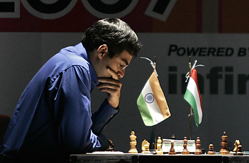 Viktor Korchnoi plays chess against Karpov. News Photo - Getty Images