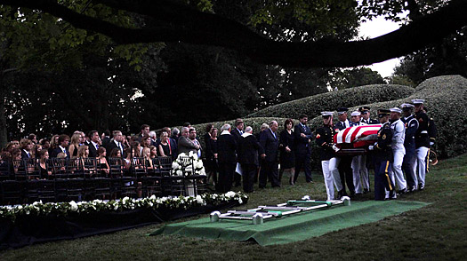 Kennedy Is Laid To Rest In Arlington Cemetery - Ted Kennedy 1932 - 2009 ...