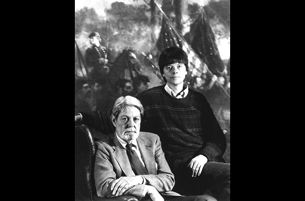 Early History
The son of a professor and photography buff, Burns developed an early interest in photography and film. After Brooklyn Bridge