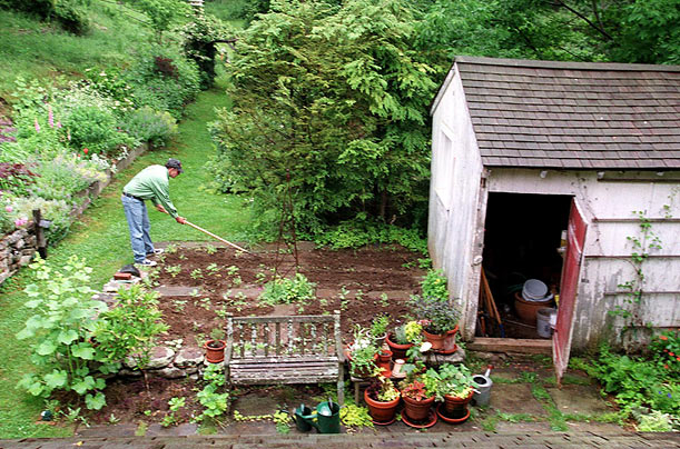 Two Passions
Ironically, Nature-loving Pollan grew up in a suburban town on Long Island. 