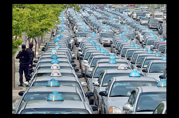 Over a thousand taxis parked in South Korea in an anti-government protest rally in Seoul