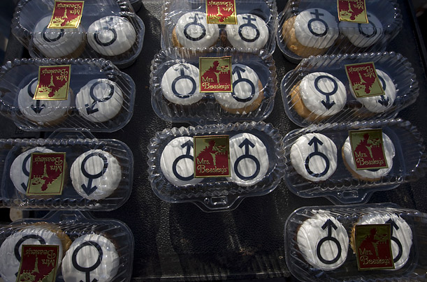 A West Hollywood bakery displays cakes designed to serve as presents for gay couples attempting to get their marriage licenses as the state of California lifts its ban on gay marriages.