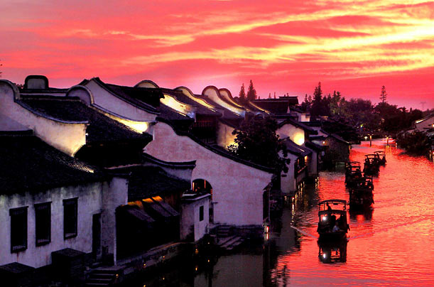 The sun sets over Wuzhen, an ancient town in eastern China's Zhejiang Province.